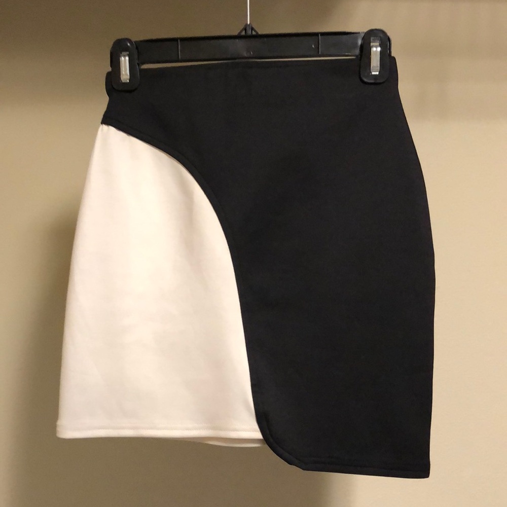 Asymmetric black and white skirt